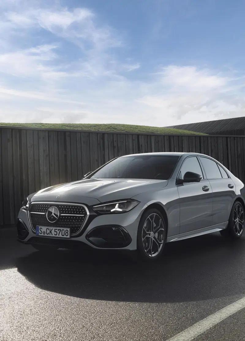 Nuova Mercedes Classe C 2026, motori benzina e diesel più evoluti: arriva l’ibrido a 48 Volt