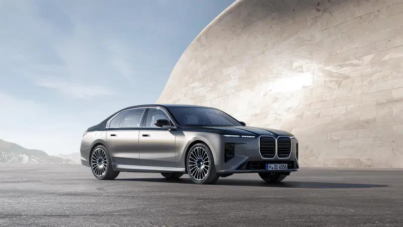 Nuova BMW Serie 7, il lusso incontra la Neue Klasse: così cambia l'ammiraglia di Monaco