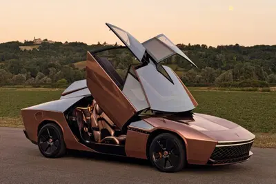 Sembra scolpita nel rame: la spettacolare fuoriserie di Giugiaro nasconde sorprese incredibili