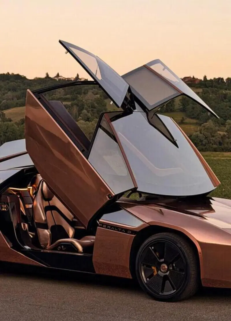 Sembra scolpita nel rame: la spettacolare fuoriserie di Giugiaro nasconde sorprese incredibili