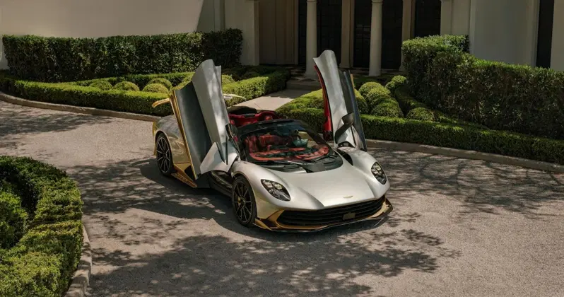 Aston Martin Valhalla Spider, 1.079 CV e 350 km/h: va più forte senza tetto che con la capote!