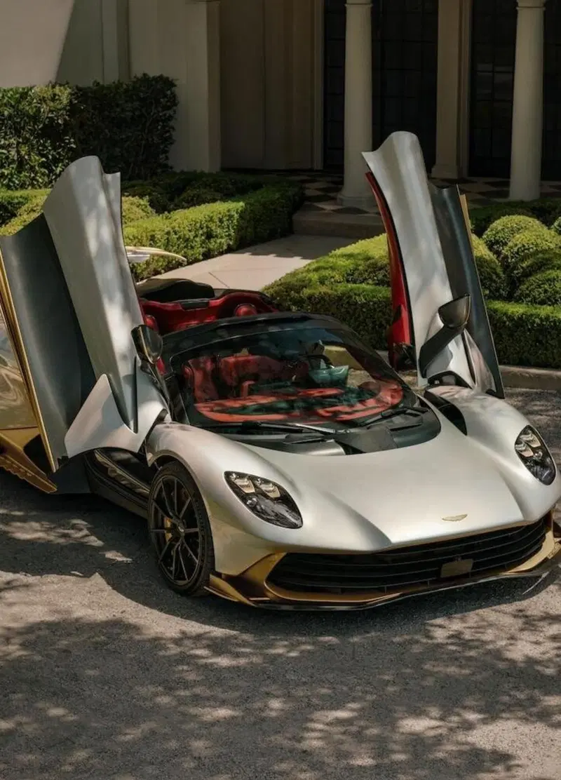Aston Martin Valhalla Spider, 1.079 CV e 350 km/h: va più forte senza tetto che con la capote!