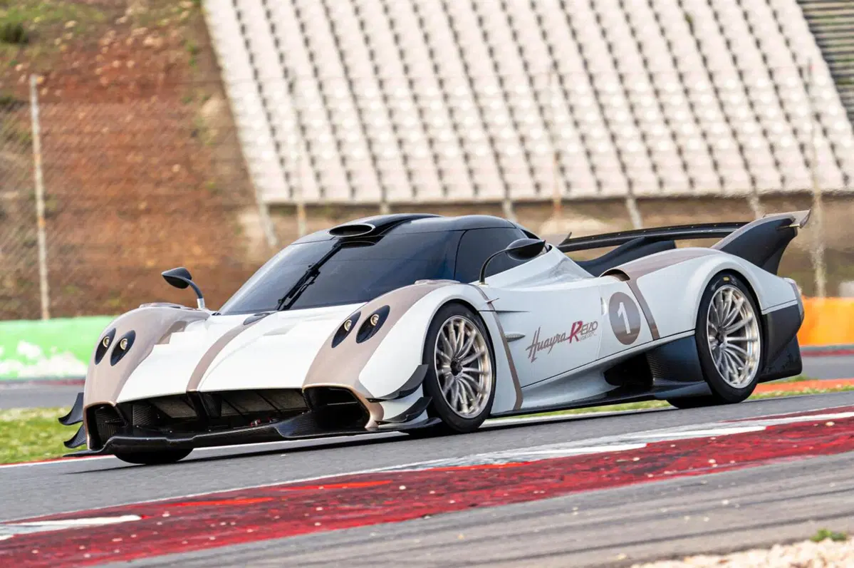 Pagani consegna una hypercar da 3,2 milioni: 900 CV e niente strada, può correre solo in pista