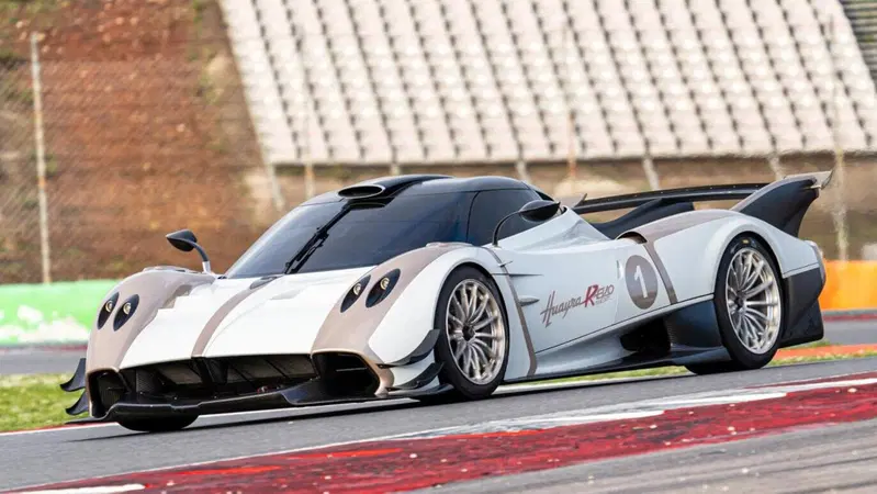 Pagani consegna una hypercar da 3,2 milioni: 900 CV e niente strada, può correre solo in pista