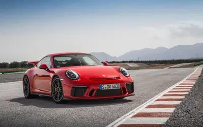 Porsche, utili in forte ripresa nel 2026: ricavi in calo, ma margini in crescita