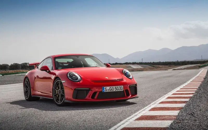 Porsche, utili in forte ripresa nel 2026: ricavi in calo, ma margini in crescita