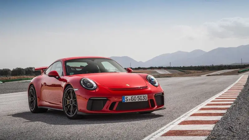 Porsche, utili in forte ripresa nel 2026: ricavi in calo, ma margini in crescita