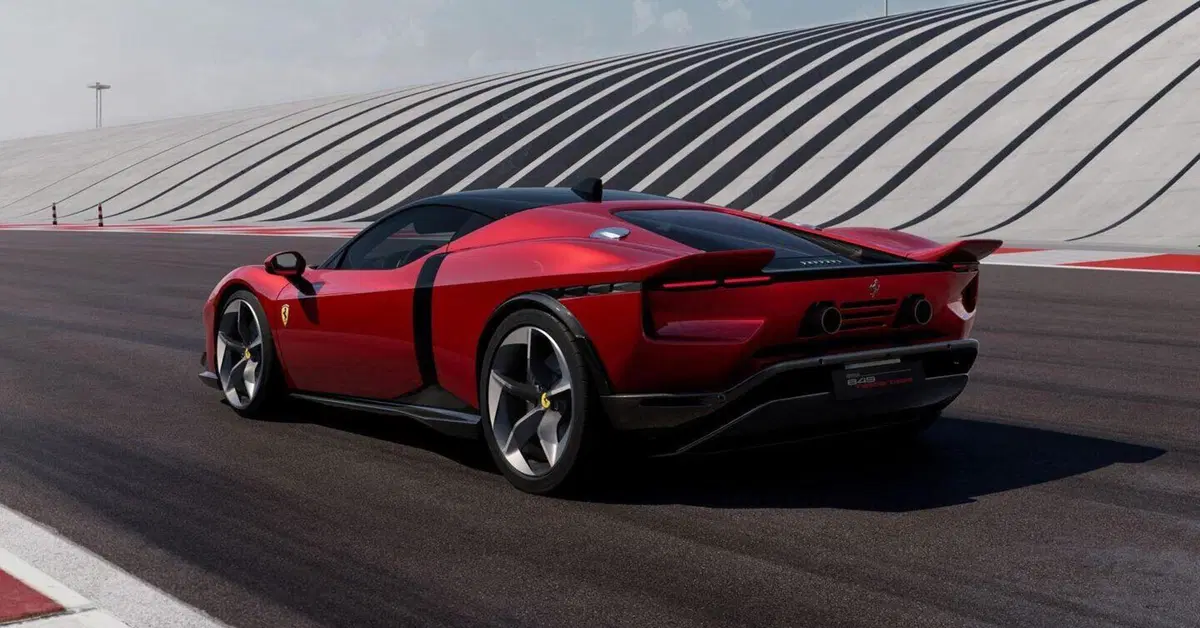 Una Ferrari da mezzo milione finisce sotto sequestro: spunta il sospetto di un furto in Belgio