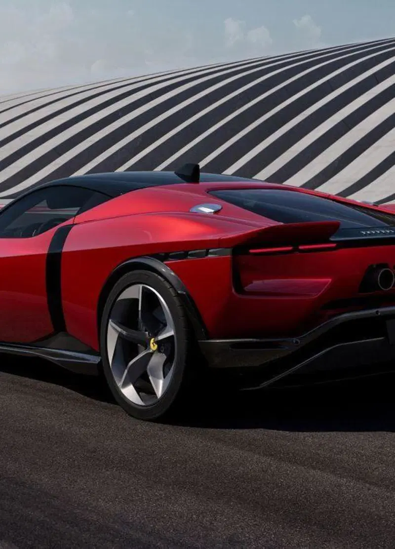 Una Ferrari da mezzo milione finisce sotto sequestro: spunta il sospetto di un furto in Belgio