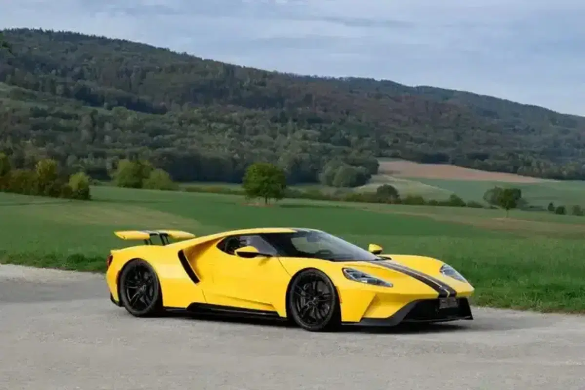 Bugatti Veyron, Ferrari 275 GTS e Alfa Romeo RZ: all’asta a Zurigo oltre 80 auto da collezione (8)