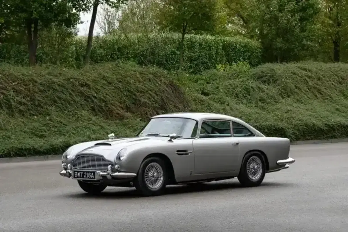 Bugatti Veyron, Ferrari 275 GTS e Alfa Romeo RZ: all’asta a Zurigo oltre 80 auto da collezione (9)