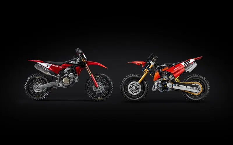 Ducati lancia la Desmo450 MX Factory versione... LEGO® Technic™!