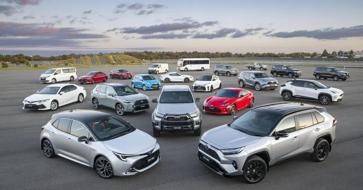 Toyota cambia strategia per l’ibrido: nuovo 1.5 a quattro cilindri, più compatto e con consumi ridot