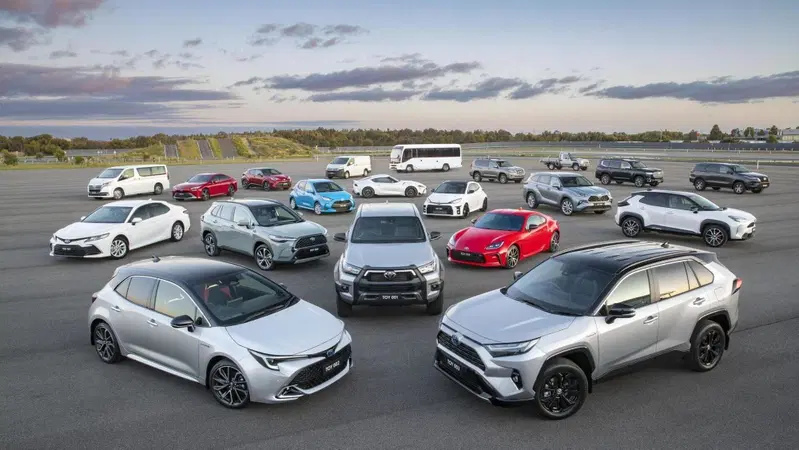 Toyota cambia strategia per l’ibrido: nuovo 1.5 a quattro cilindri, più compatto e con consumi ridot
