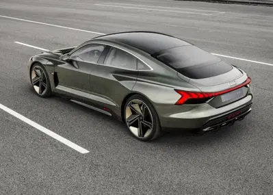 Audi brevetta il motore a benzina sulle auto elettriche: la soluzione per aumentare l'autonomia