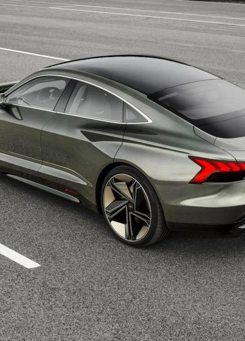 Audi brevetta il motore a benzina sulle auto elettriche: la soluzione per aumentare l'autonomia