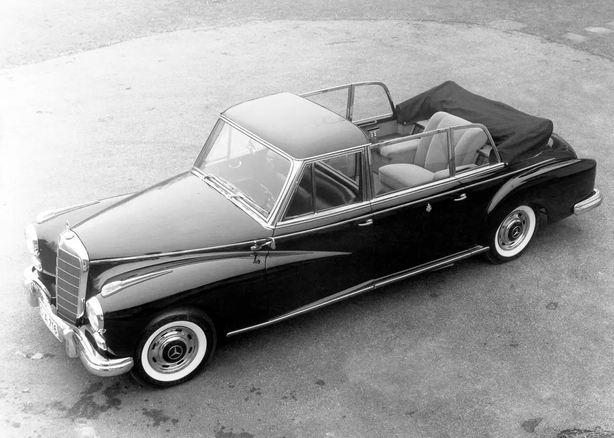 Papamobile Mercedes, cent’anni in mostra ai Musei Vaticani: dalla Nürburg di Pio XI alla Classe G elettrica (2)