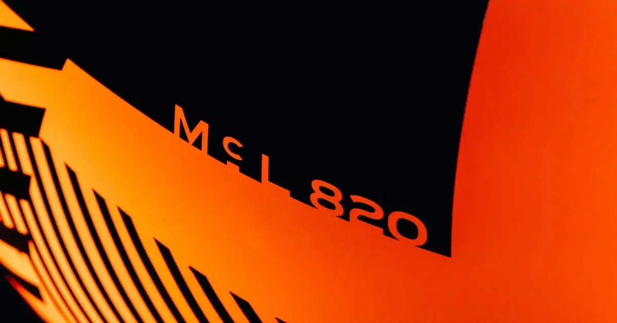 Una nuova McLaren da 809 CV si nasconde dietro le sembianze di un kiwi: ecco la McL 820