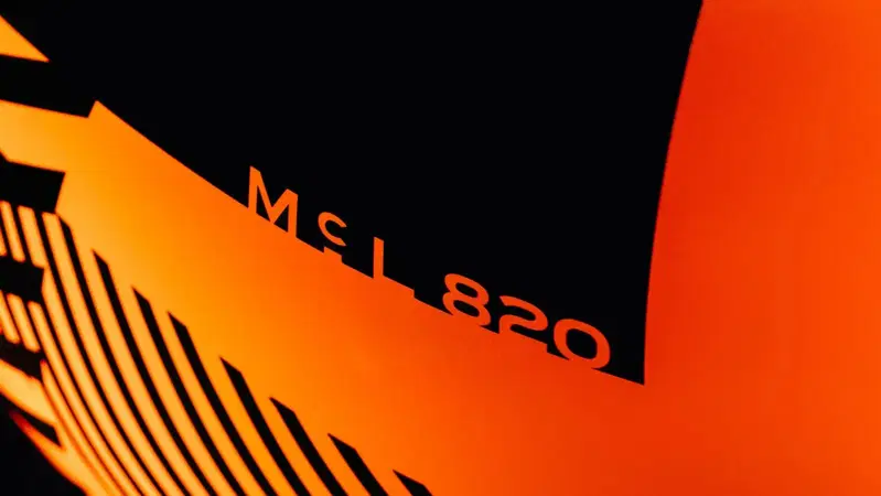 Una nuova McLaren da 809 CV si nasconde dietro le sembianze di un kiwi: ecco la McL 820