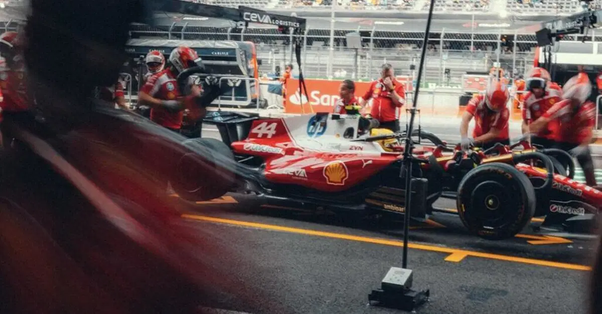 Ferrari, Vasseur lancia l'allarme in Messico: 'Così prima di curva 1 è quasi pericoloso'. E sul problema di Hamilton dice...