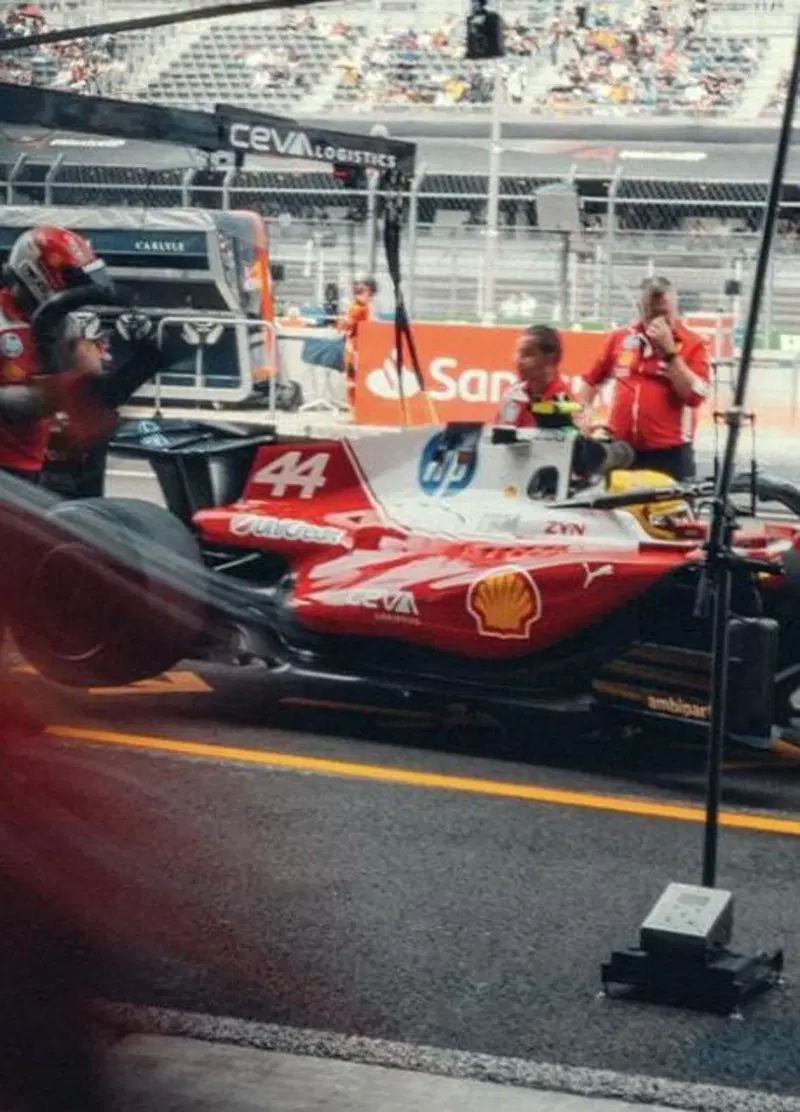 Ferrari, Vasseur lancia l'allarme in Messico: 'Così prima di curva 1 è quasi pericoloso'. E sul problema di Hamilton dice...