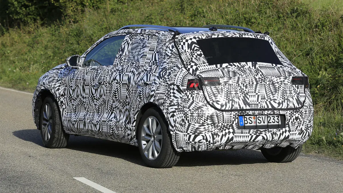 Volkswagen Polo SUV 2018 (3)