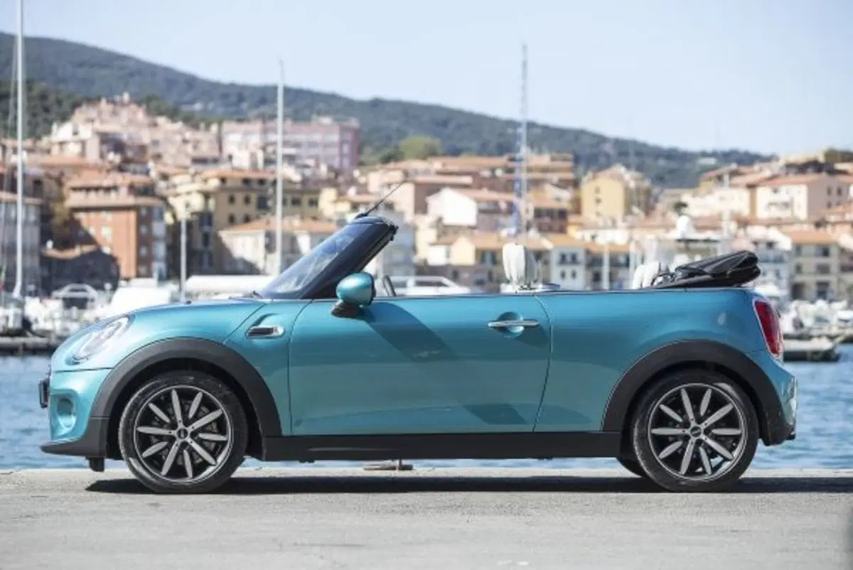 Quale scoprire, Confronto: VW Maggiolino Cabriolet 1.2 TSI Vs Mini One Cabrio (7)