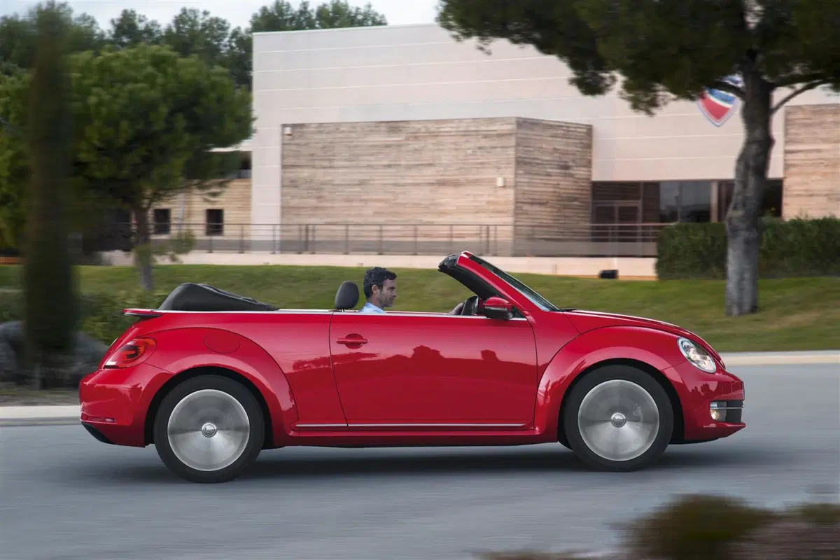 Quale scoprire, Confronto: VW Maggiolino Cabriolet 1.2 TSI Vs Mini One Cabrio (13)