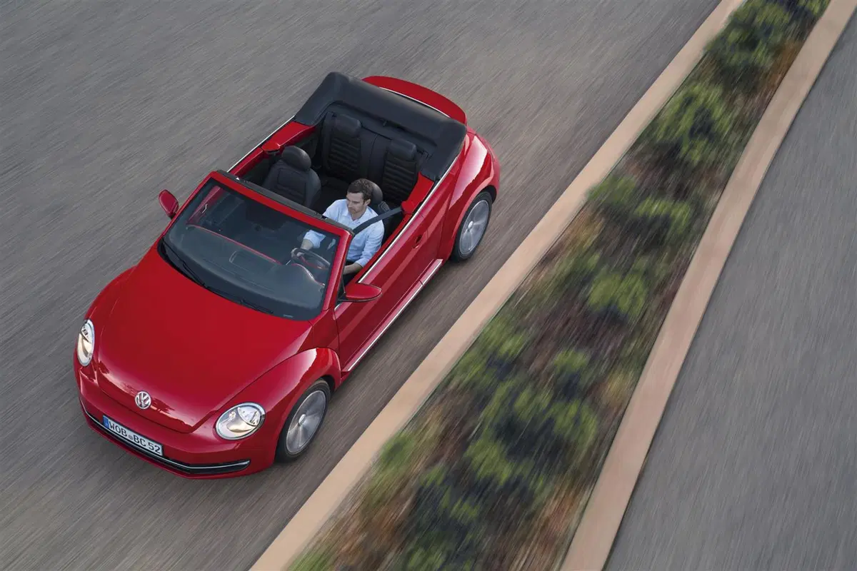 Quale scoprire, Confronto: VW Maggiolino Cabriolet 1.2 TSI Vs Mini One Cabrio (15)