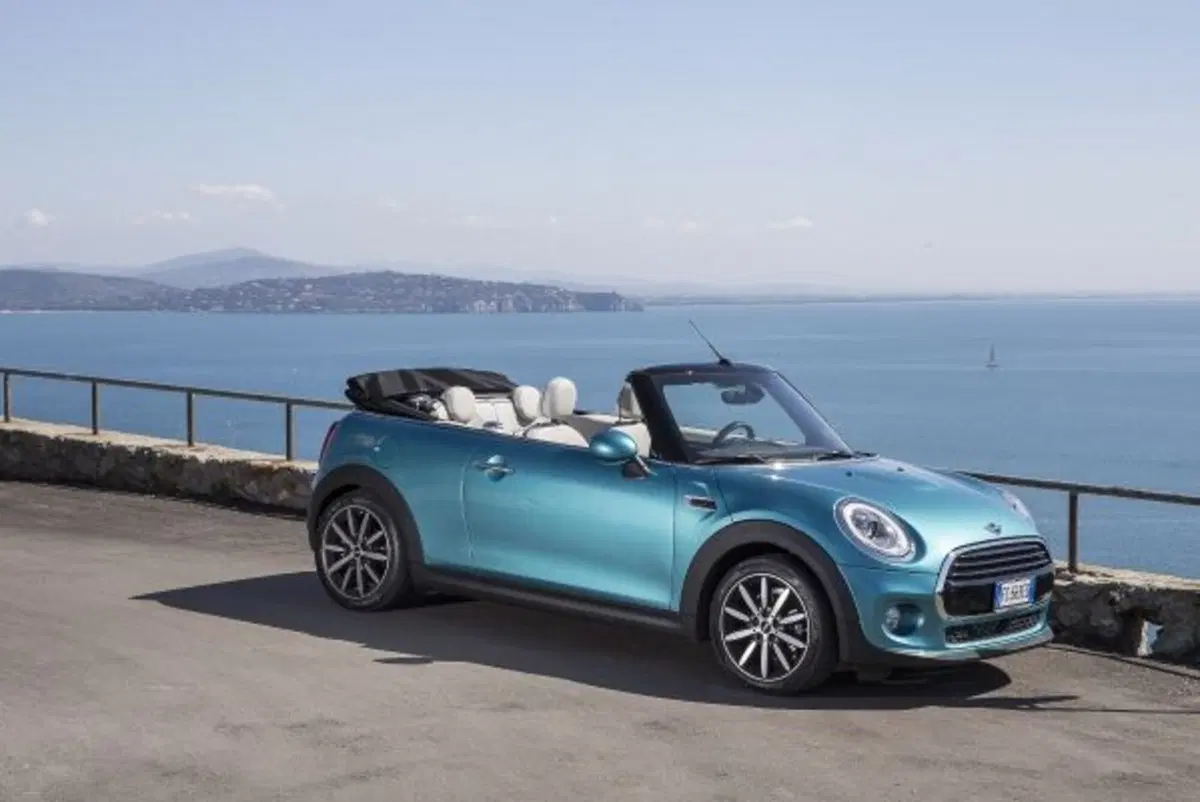 Quale scoprire, Confronto: VW Maggiolino Cabriolet 1.2 TSI Vs Mini One Cabrio (12)