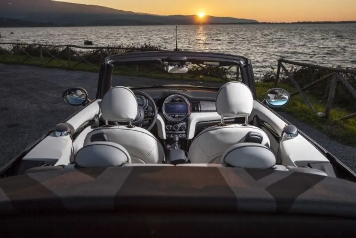 Quale scoprire, Confronto: VW Maggiolino Cabriolet 1.2 TSI Vs Mini One Cabrio (7)
