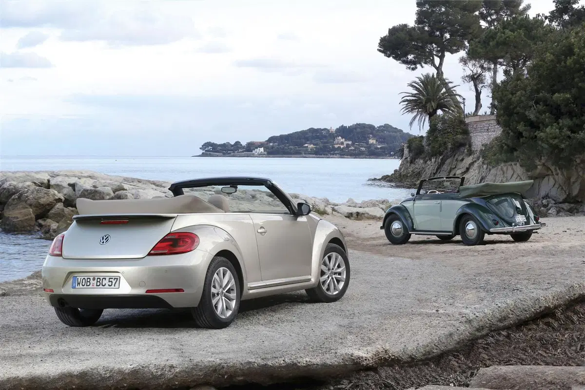 Quale scoprire, Confronto: VW Maggiolino Cabriolet 1.2 TSI Vs Mini One Cabrio (5)