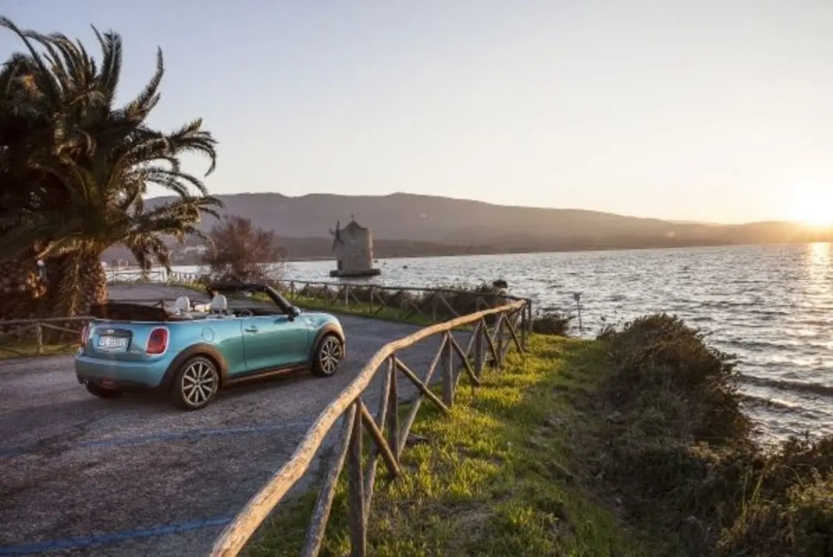 Quale scoprire, Confronto: VW Maggiolino Cabriolet 1.2 TSI Vs Mini One Cabrio (6)