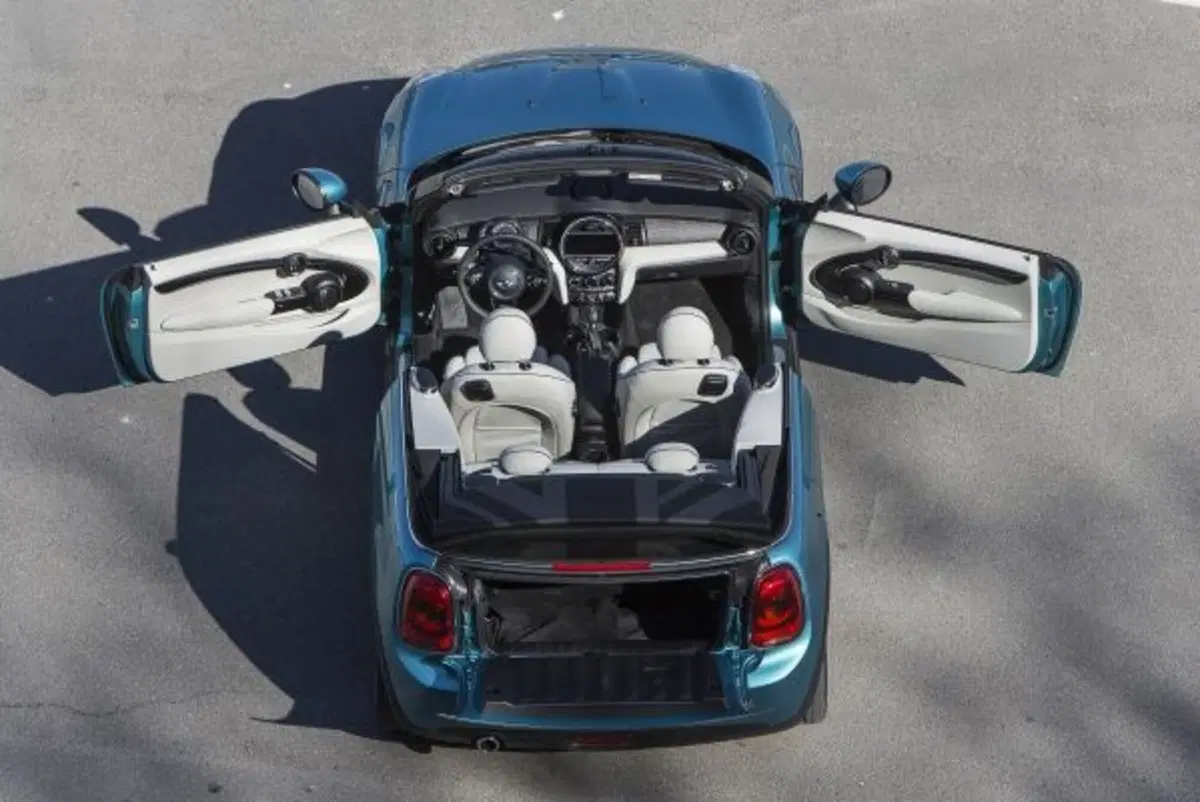 Quale scoprire, Confronto: VW Maggiolino Cabriolet 1.2 TSI Vs Mini One Cabrio (10)