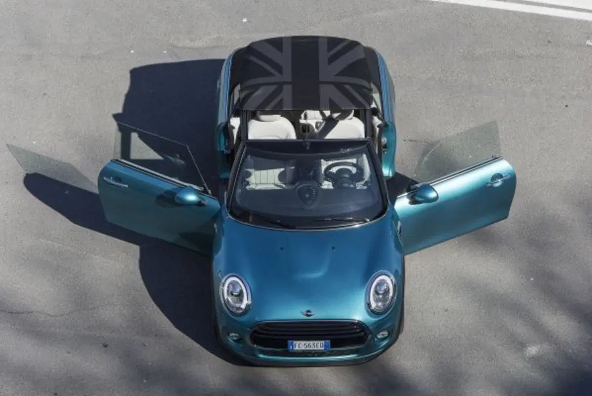 Quale scoprire, Confronto: VW Maggiolino Cabriolet 1.2 TSI Vs Mini One Cabrio (12)