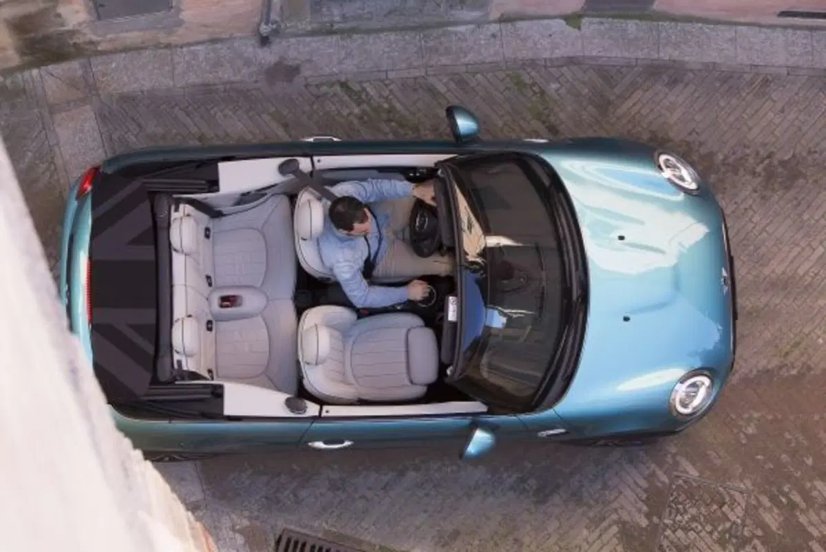 Quale scoprire, Confronto: VW Maggiolino Cabriolet 1.2 TSI Vs Mini One Cabrio (14)