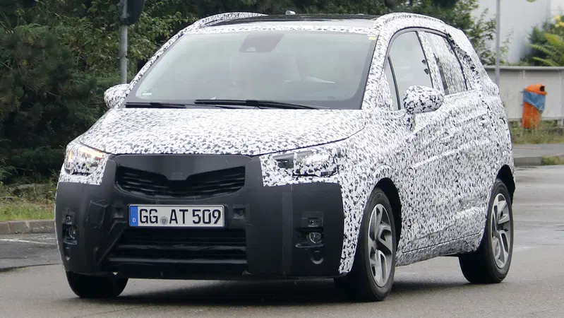 Opel Meriva MPV, i primi scatti