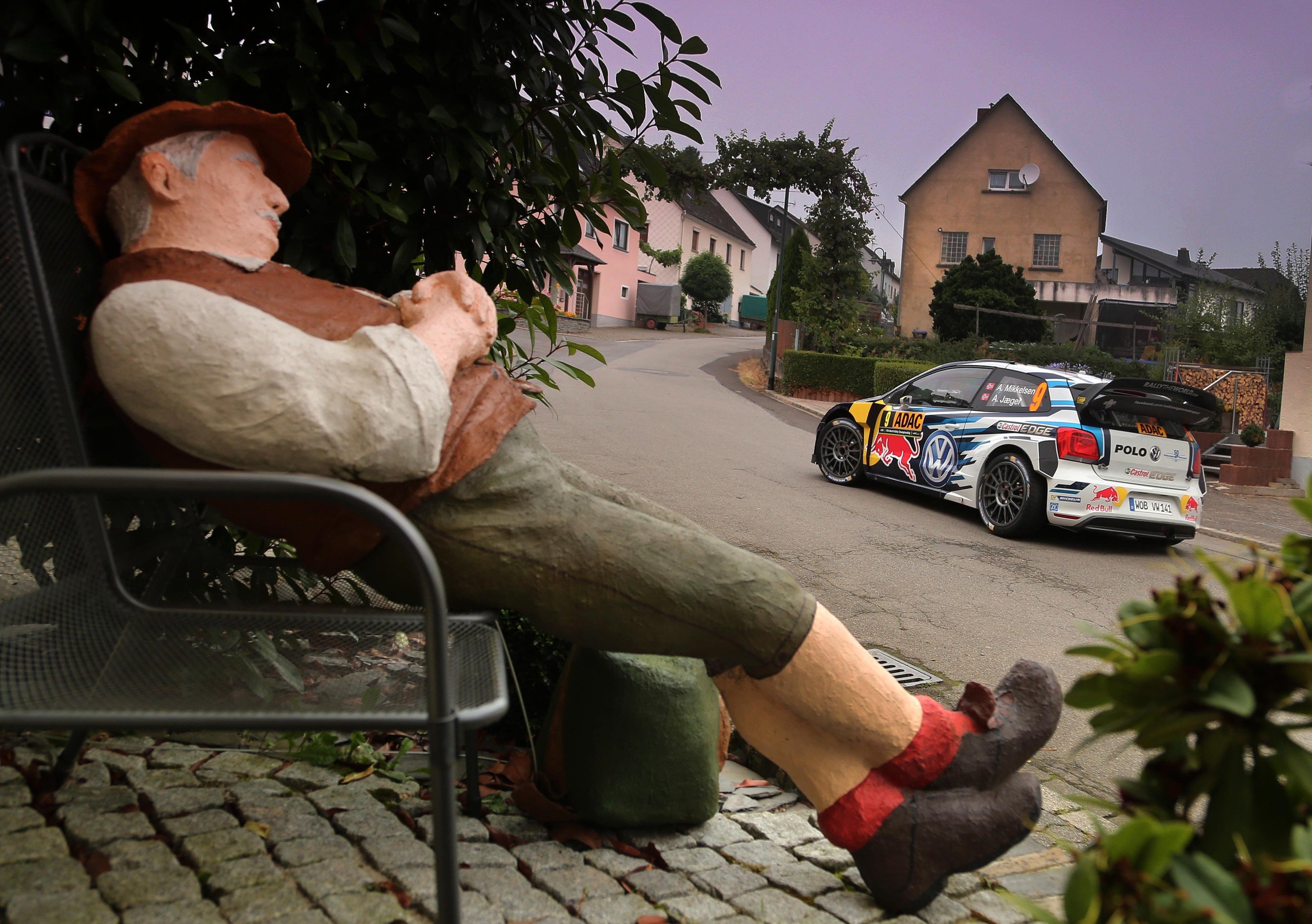 WRC16 Germania. In testa Mikkelsen (Volkswagen)