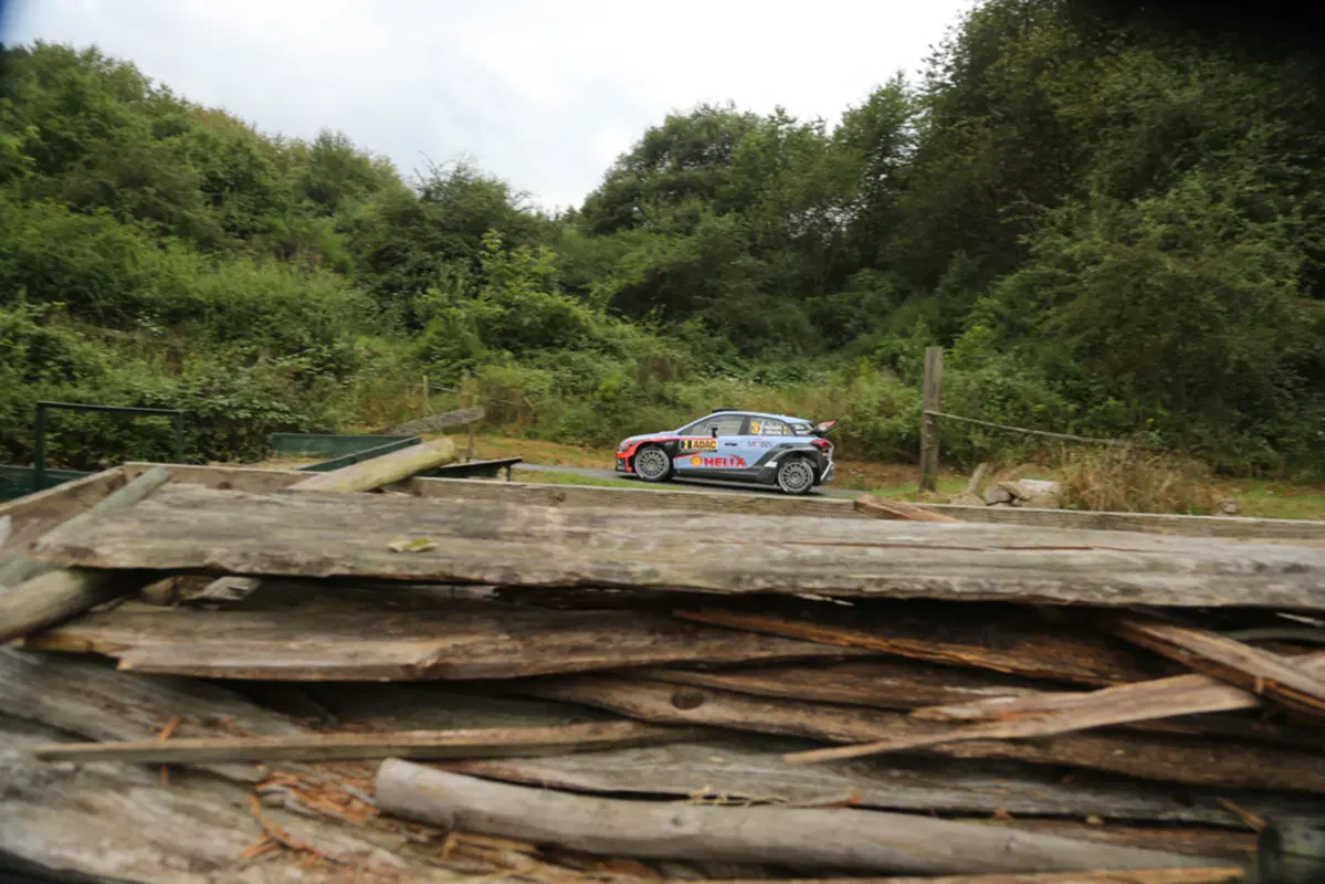WRC16 Germania. In testa Mikkelsen (Volkswagen) (10)