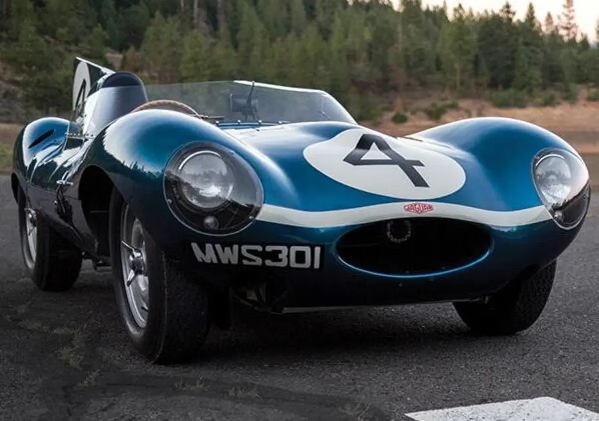 Una Jaguar D-Type del 1955 venduta all'asta per 21 milioni di dollari