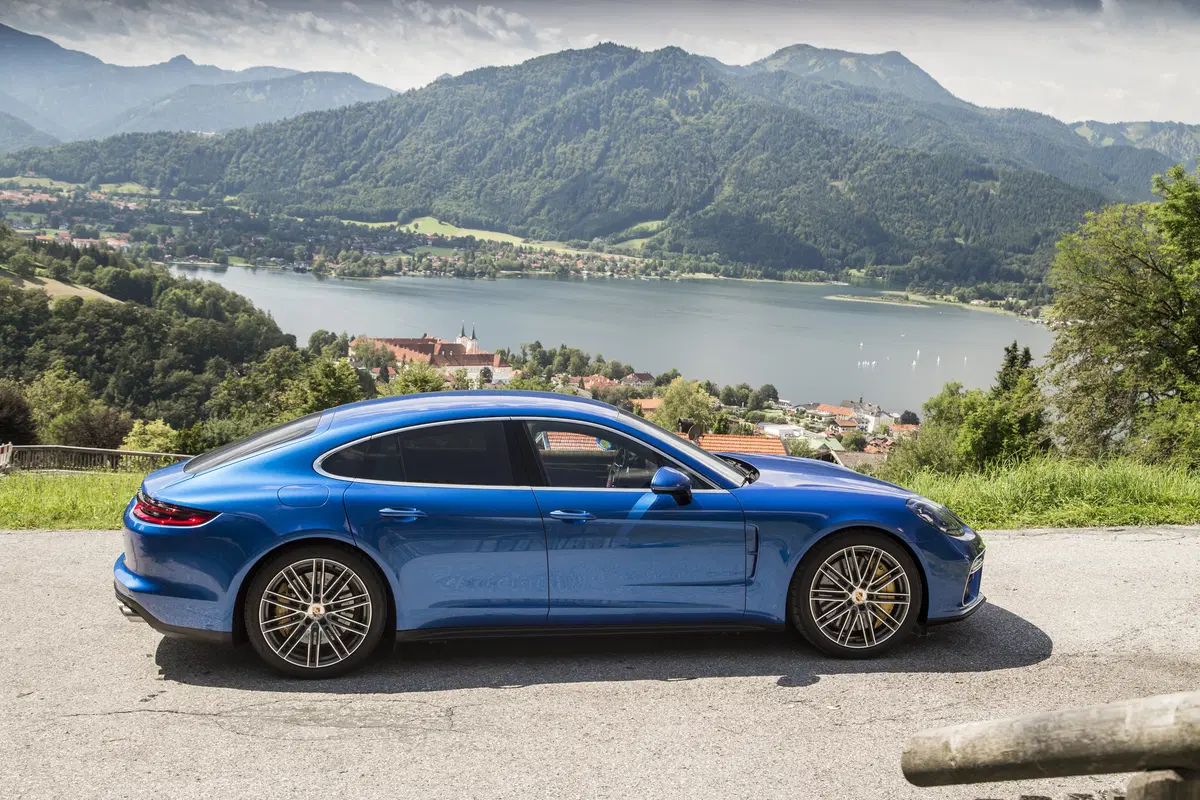 Porsche Panamera Turbo [Video] (3)