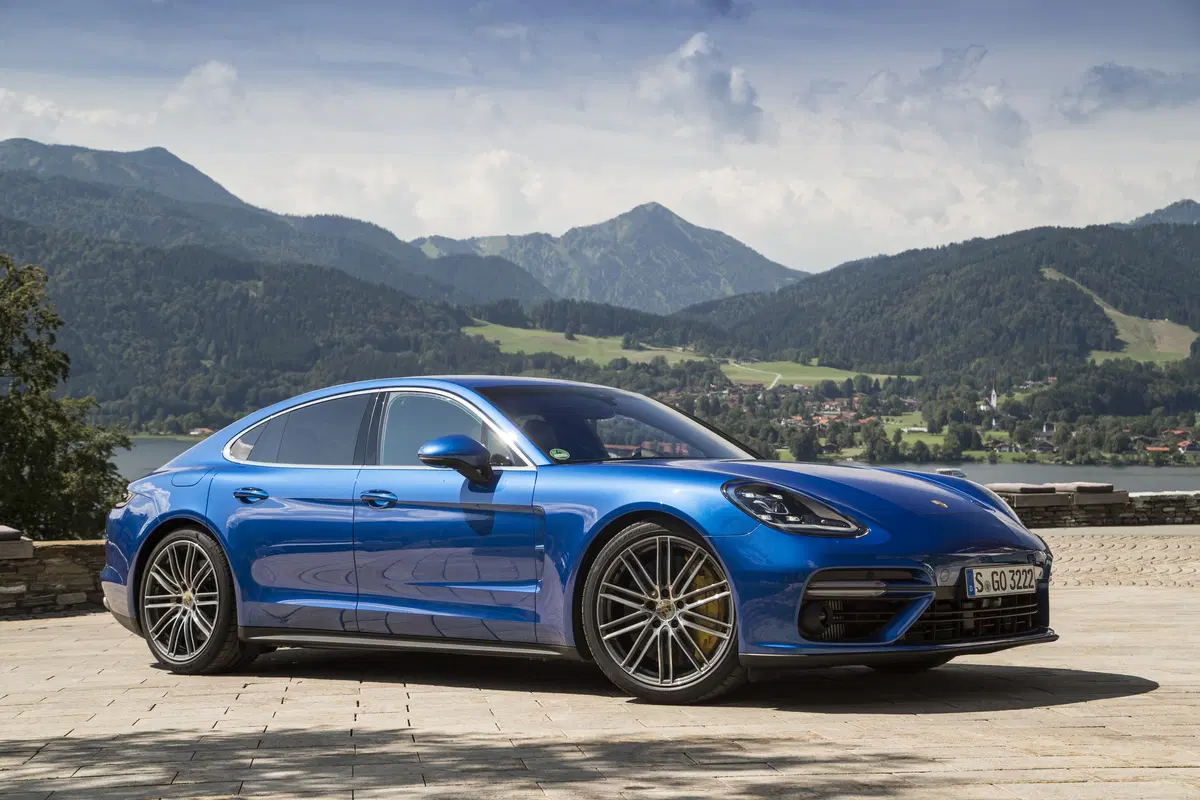 Porsche Panamera Turbo [Video]