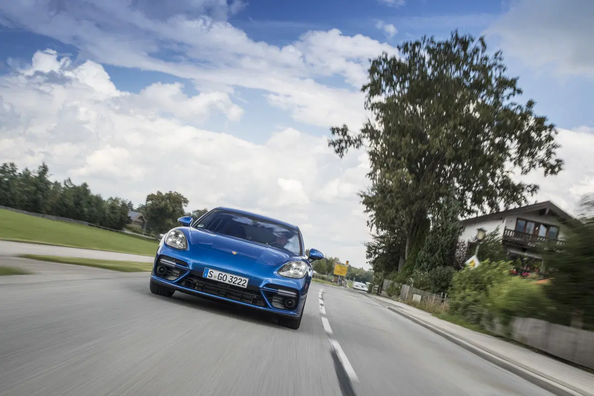 Porsche Panamera Turbo [Video] (5)