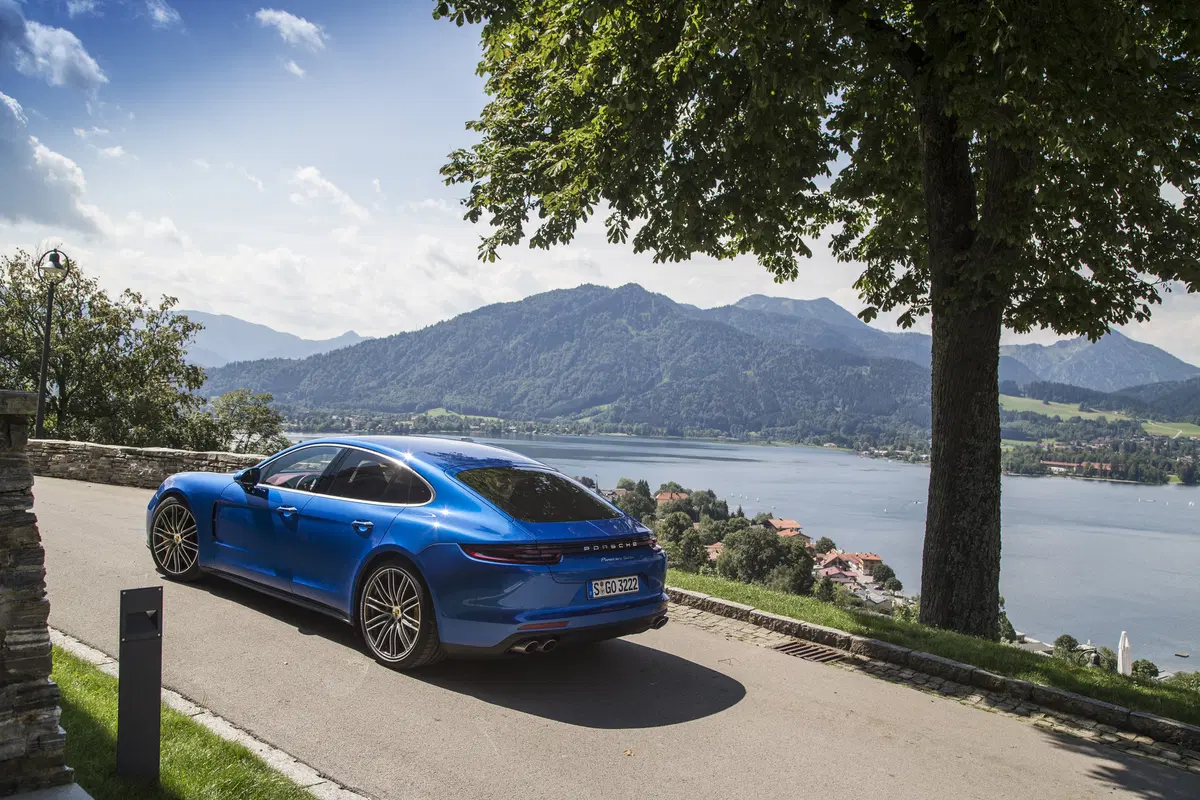 Porsche Panamera Turbo [Video] (7)