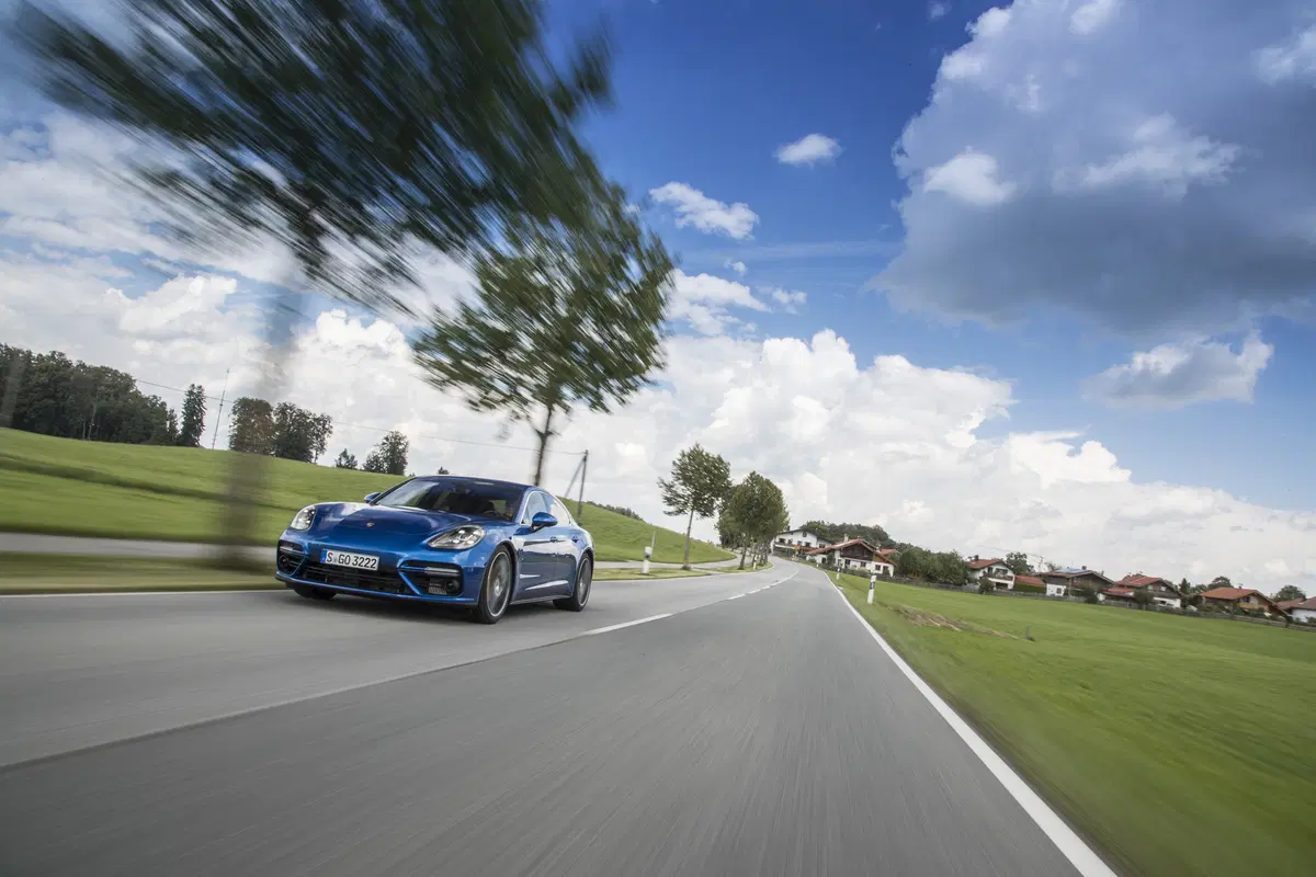 Porsche Panamera Turbo [Video] (8)