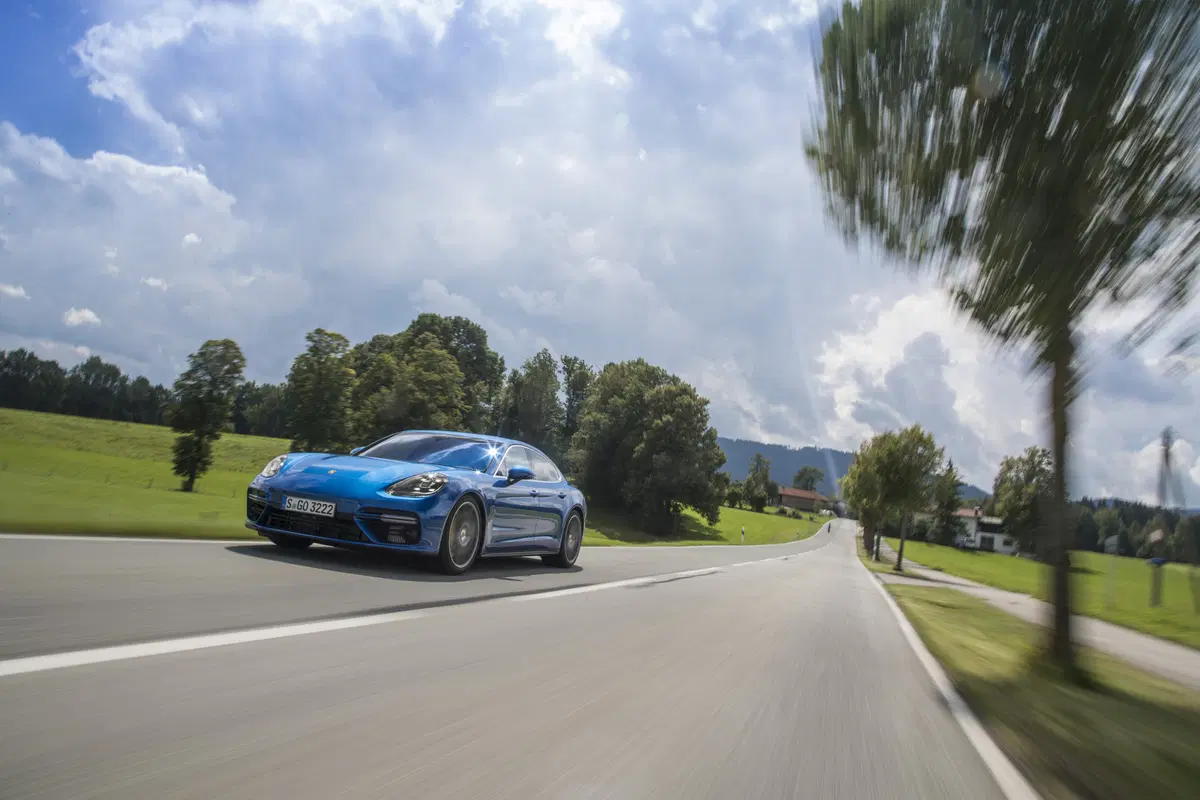 Porsche Panamera Turbo [Video] (9)