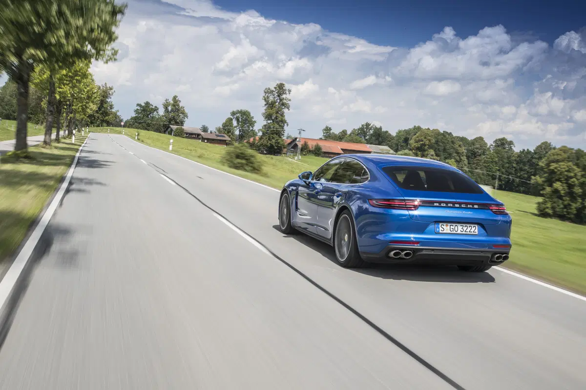 Porsche Panamera Turbo [Video] (10)
