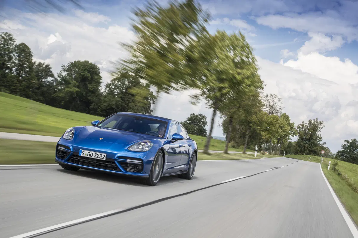Porsche Panamera Turbo [Video] (11)