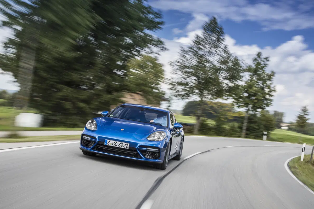 Porsche Panamera Turbo [Video] (12)