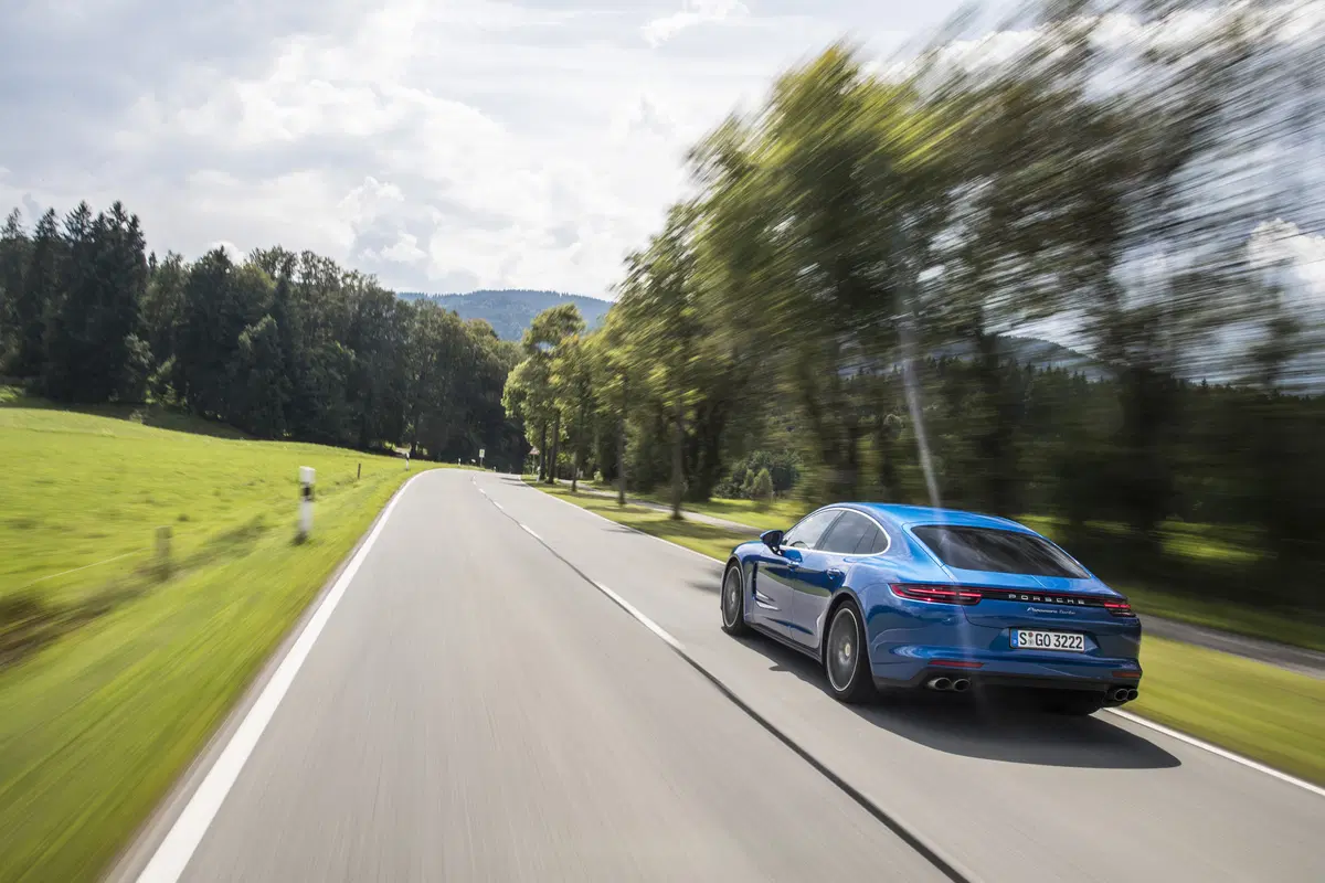 Porsche Panamera Turbo [Video] (14)